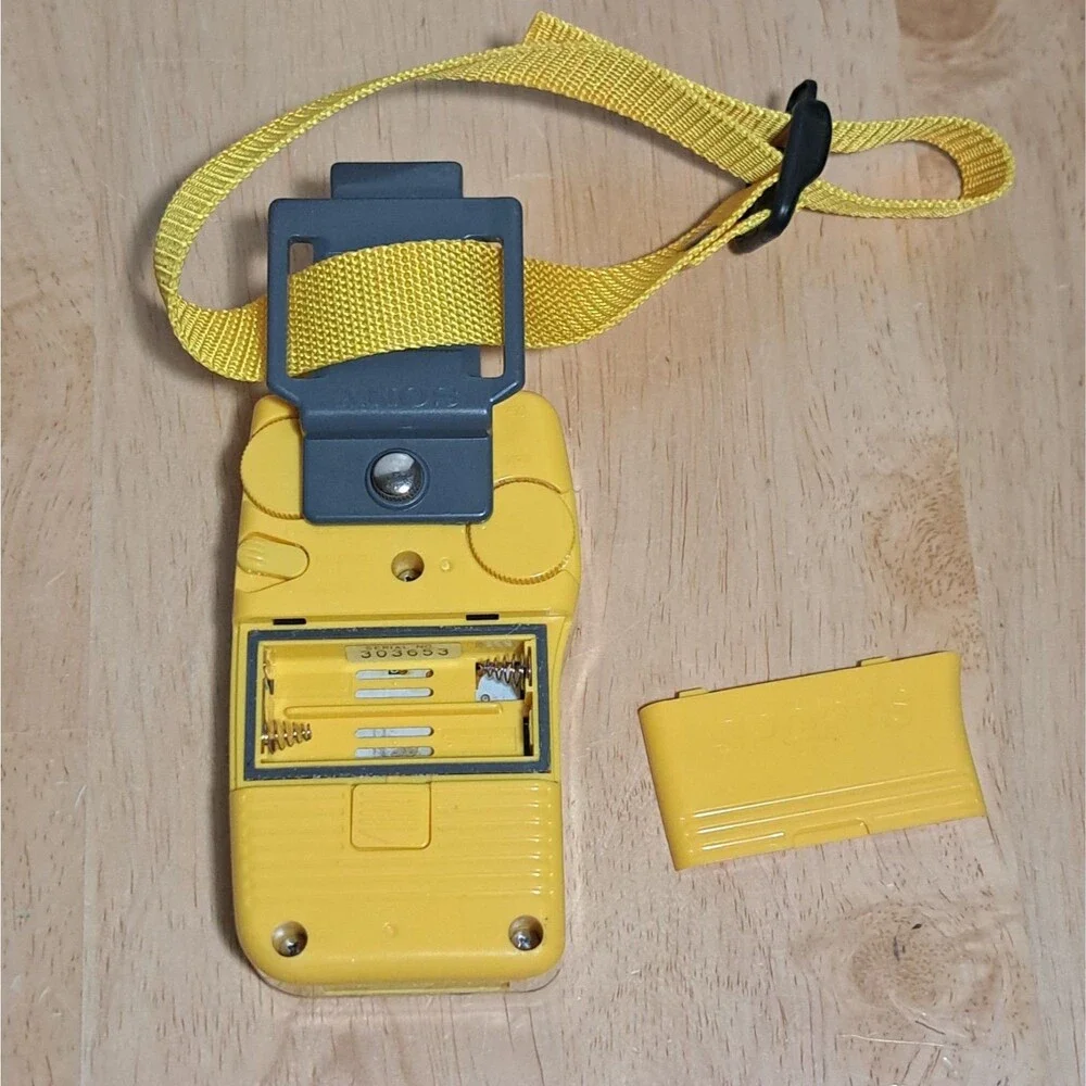 Vintage SONY FM/AM Sport Walkman Radio Yellow w Belt Strap WORKS READ!!!!